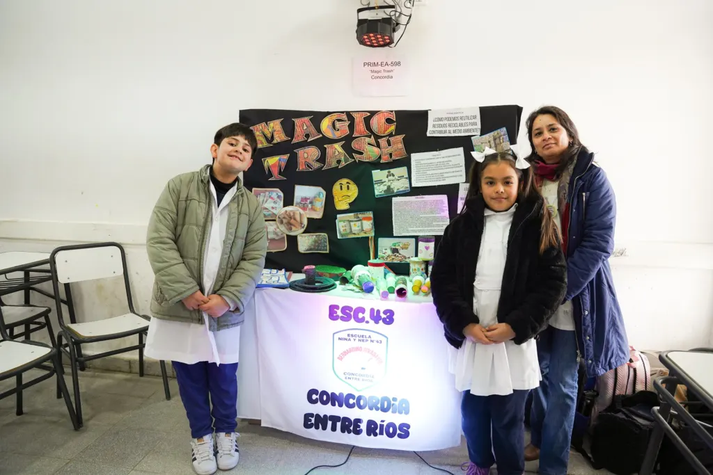 Estudiantes comparten experiencias y conocimientos en la Feria de Educación