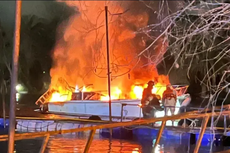 Falleció el hombre herido en el incendio de su embarcación