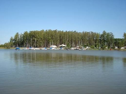 Firmaron un convenio para impulsar el deporte y el turismo náutico en el lago Salto Grande
