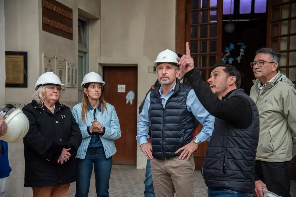 Frigerio recorrió en Diamante la obra de restauración de la Escuela Independencia