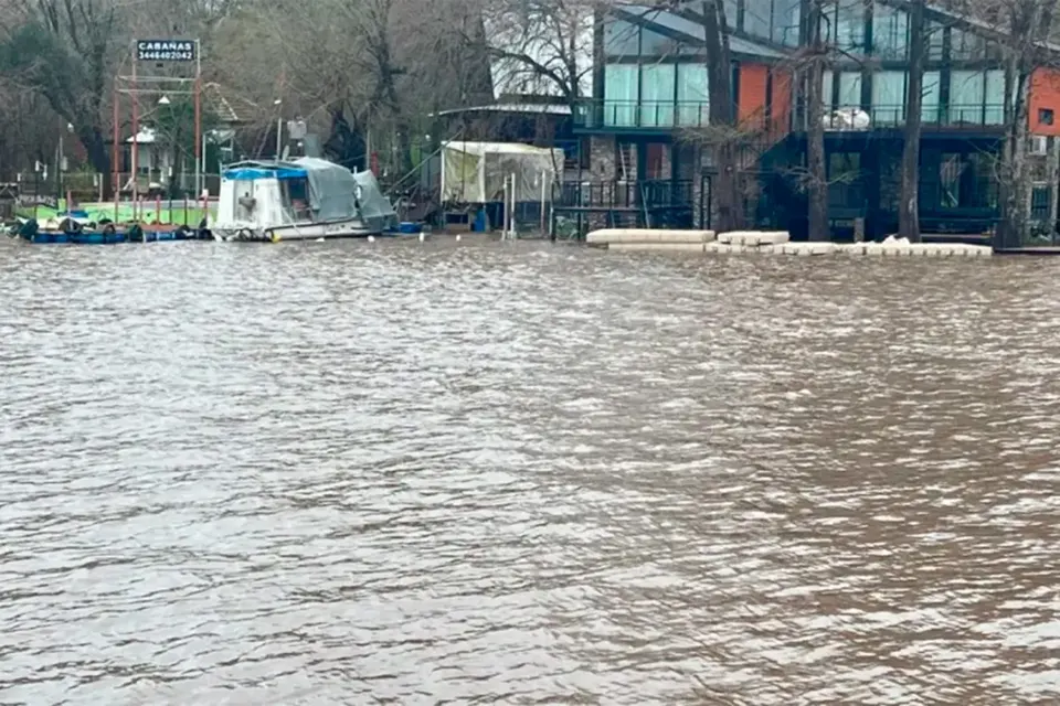 Fuerte repunte del río Gualeguaychú tras la lluvia y sudestada