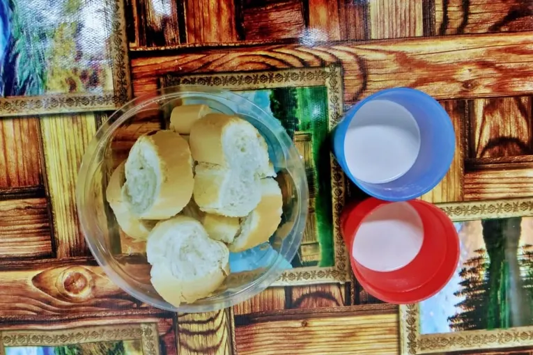 Funcionaria defendió la contratación de Teknofood y criticó el desayuno que se sirve en las escuelas