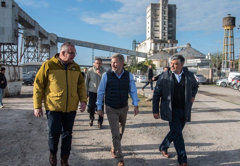 Gobernador Rogelio Frigerio recorrió el puerto de Diamante