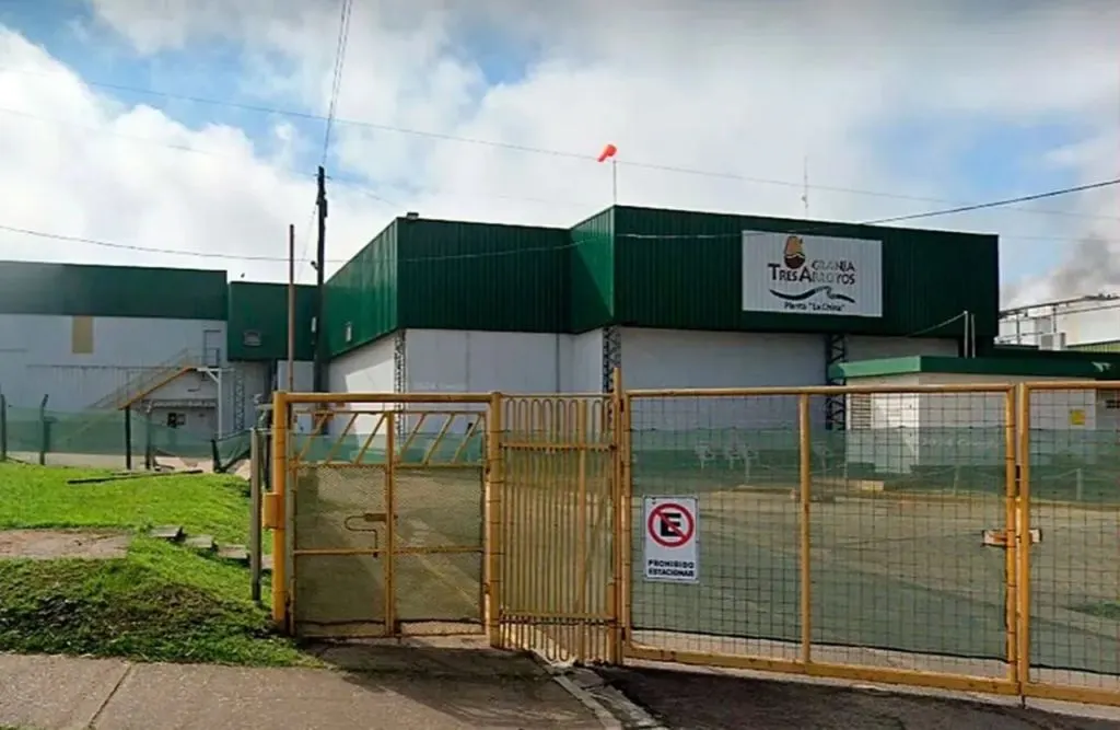 Gremios contabilizan unos 250 despidos en Granja Tres Arroyos y crece la incertidumbre entre los trabajadores