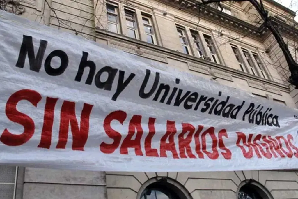Gremios universitarios convocan a un paro nacional de 48 horas por fondos y salarios