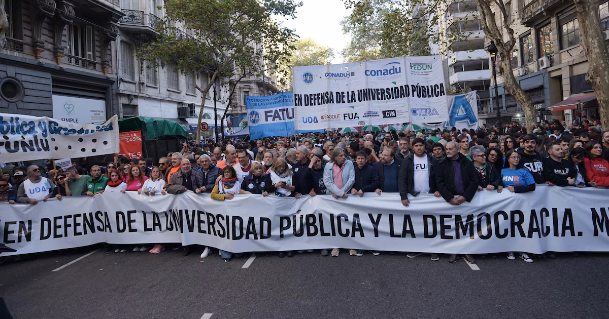 Gremios universitarios van al paro y sube la presión por fondos