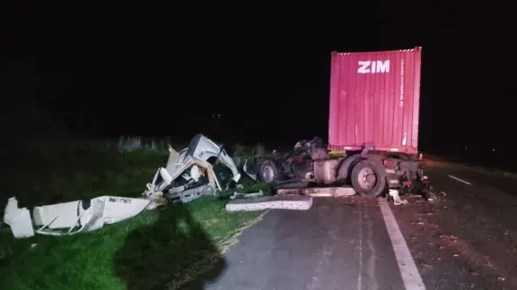 Impactante choque de camiones Ruta 14: trasladaron de urgencia a un chofer al Centenario