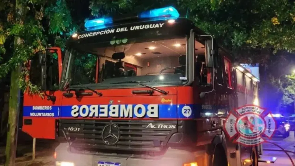 Incendio afectó el habitáculo de una camioneta durante la madrugada