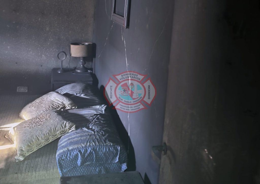 Incendio en una vivienda dejó a una persona mayor lesionada por quemaduras