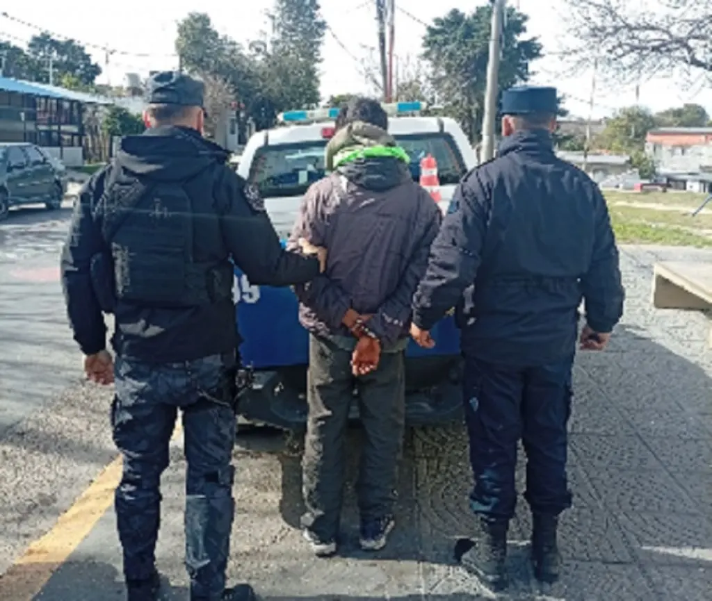Intentó robar una mochila y amenazó a su propietario con un arma blanca