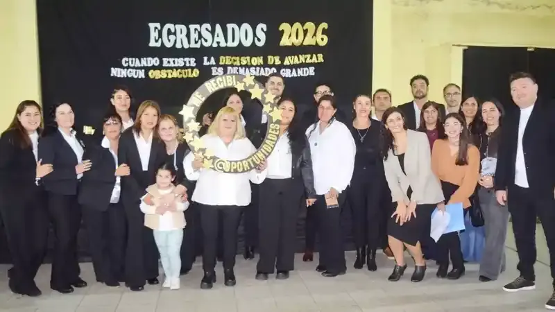 Jóvenes y adultos finalizaron sus estudios secundarios con el Programa Oportunidades en Federación