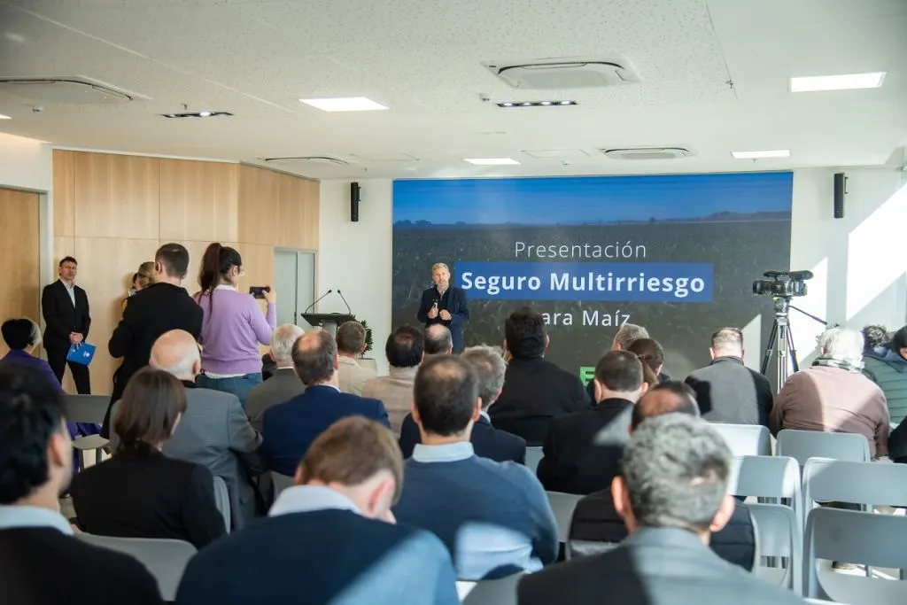 Junto a las principales aseguradoras del país, Frigerio presentó el seguro multirriesgo para maíz