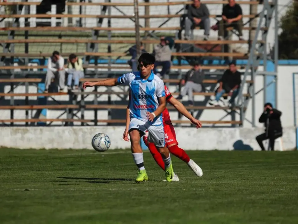 Juventud sumó su segundo partido sin triunfos y los equipos de Urdinarrain acortaron la ventaja en la cima del Apertura