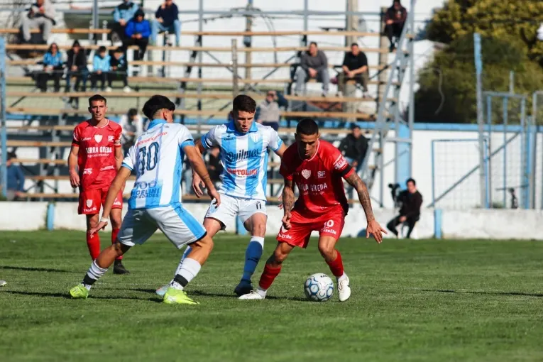 Juventud Unida dejó puntos como local y los equipos de Urdinarrain achicaron la brecha en la punta del torneo