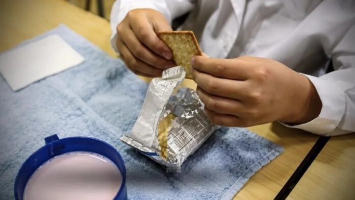 La Justicia prohibió alimentos con sellos en desayunos escolares