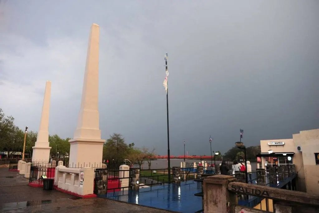 La lluvia no da tregua en Gualeguaychú: ya cayeron más de 20 mm y el río se acerca a los 3 metros de altura