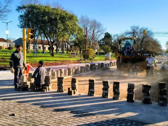 La obra de renovación urbana del centro de Urdinarrain continúa a buen ritmo