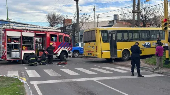 La víctima del choque con el colectivo sufrió una fractura en su pierna derecha