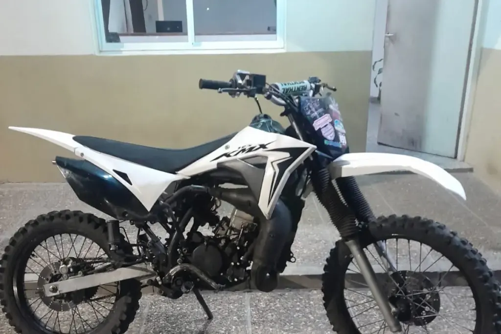 Le enviaron fotos de su moto robada y le pidieron dinero para recuperarla
