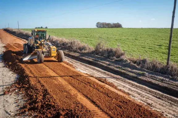 Licitan la compra de brosa y ripio para caminos del departamento