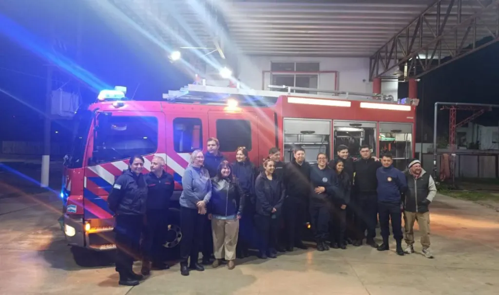 Llegó al cuartel la nueva autobomba de los bomberos de Chajarí, agradecieron con un: “¡Gracias comunidad!”