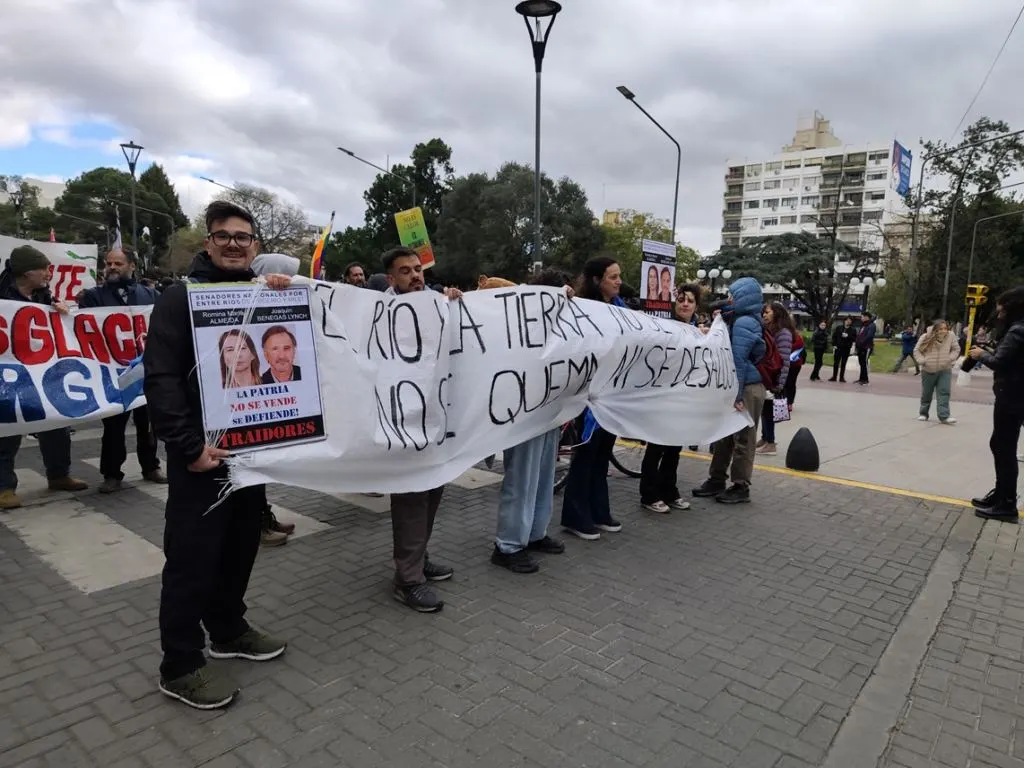 Marcha en Paraná, contra la Ley de Propiedad Privada