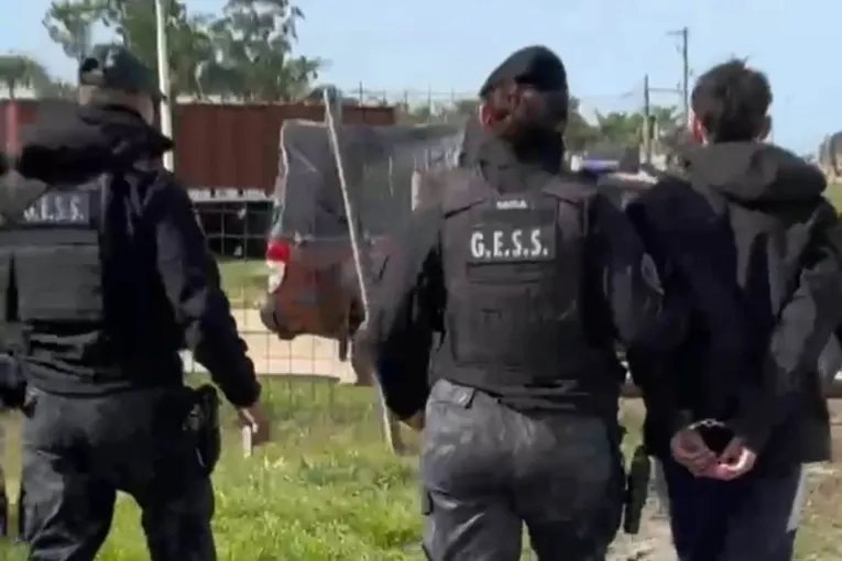 Menor de edad quiso matar a una mujer a golpes y terminó detenido