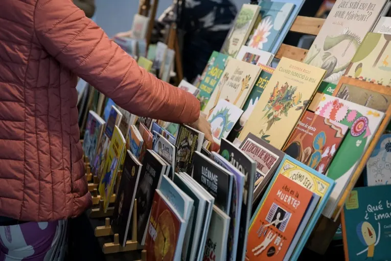 Paraná Lee invita a recorrer más de 80 editoriales y una amplia agenda cultural