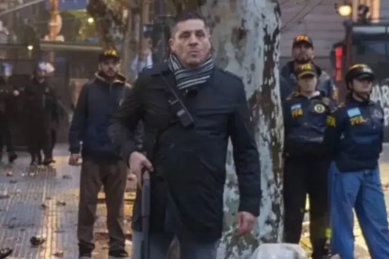Piden explicaciones al Gobierno por la represión de “agentes armados sin uniforme” en la última marcha en el Congreso