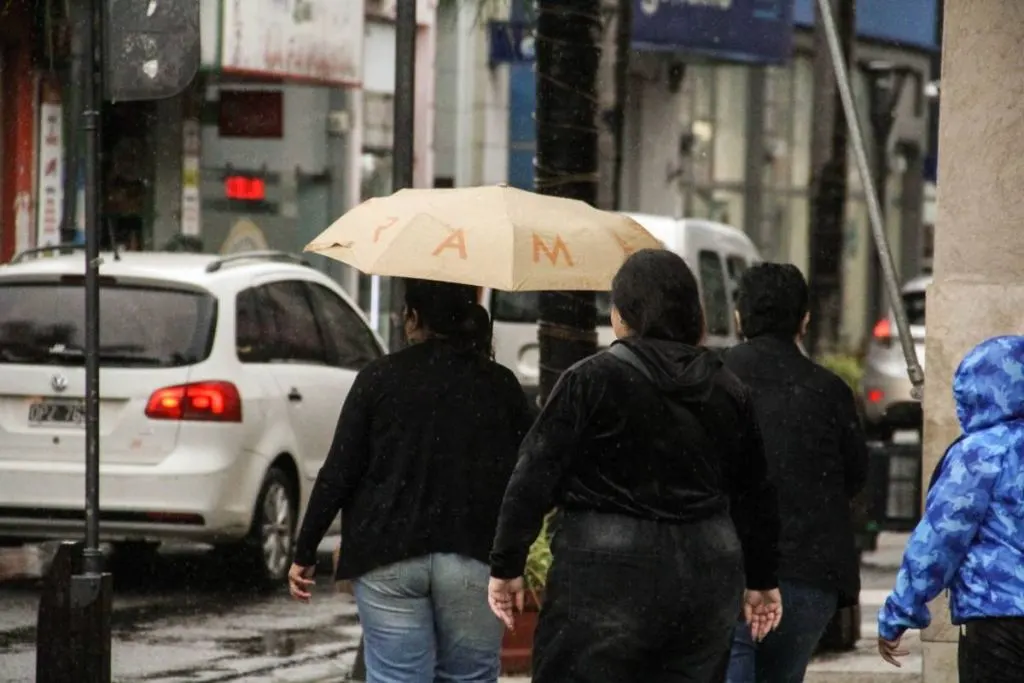 Pronostican un jueves inestable y con lluvias antes de que vuelva a asomar el sol: cómo estará el tiempo en la ciudad