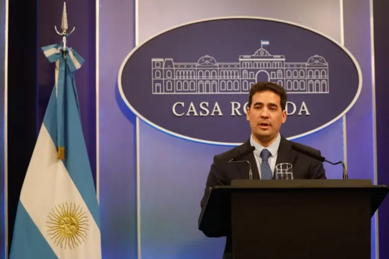 Ravier respaldó a Sturzenegger y defendió el uso del Impuesto a los Combustibles