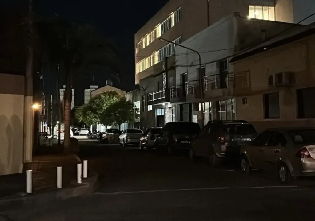 Reclaman por la falta de iluminación en calle Belgrano
