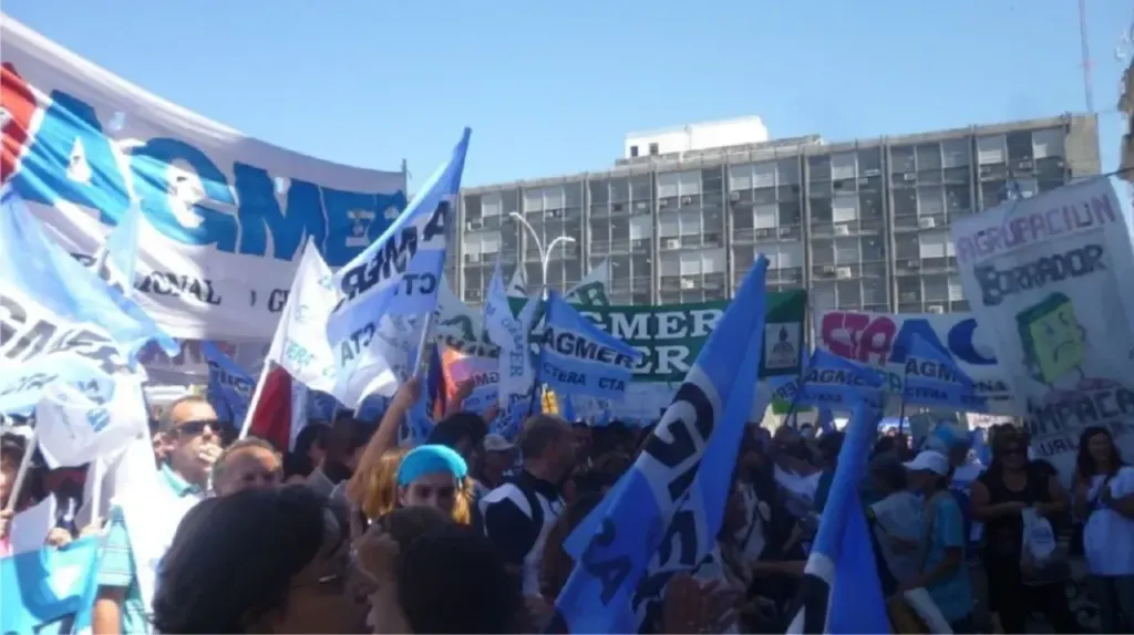 “Respuestas, no discursos”: Agmer para por 48 horas y denuncia una pérdida salarial del 16,1%