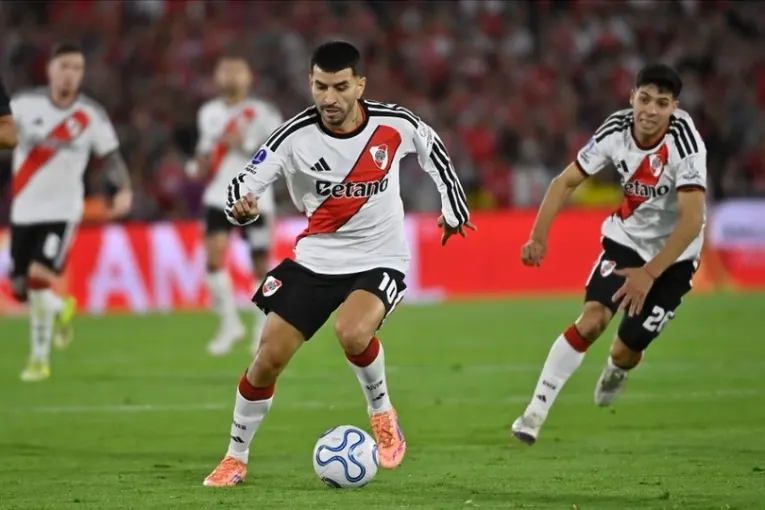 River recibe a Vélez en un cruce de realidades opuestas