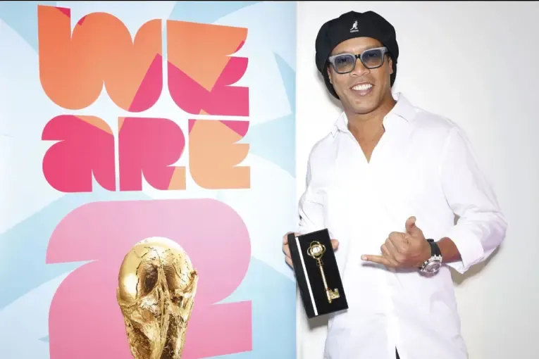 Ronaldinho va por un gigante del básquet europeo que atraviesa una profunda crisis
