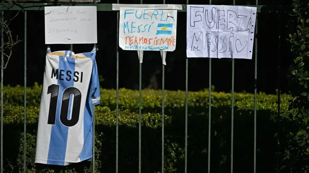 Rosario le dio a Messi el abrazo que necesitaba: cronología del respetuoso adiós a su padre Jorge
