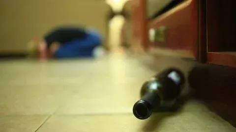 Se emborrachó, fue a la casa de su ex pareja y terminó detenido