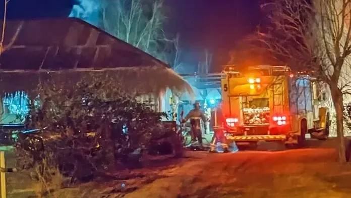 Se incendió un quincho con techo de paja