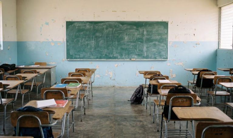 Según un informe, uno de cada dos estudiantes secundarios en Argentina acumula un mes de clases perdidas