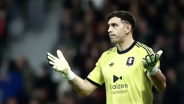 Sin Dibu Martínez en el arco, Aston Villa vivió una pesadilla ante Brighton: le hiceron 4 goles en 30 minutos