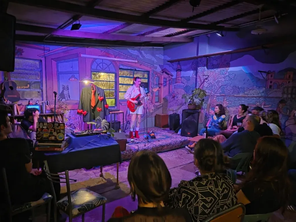 Taller vivencial de teatro: una propuesta para explorar el encuentro y la transformación colectiva