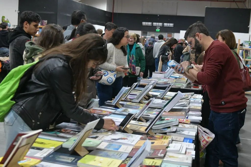 Transmitirán por streaming los conversatorios con escritores en la Feria del Libro Paraná Lee
