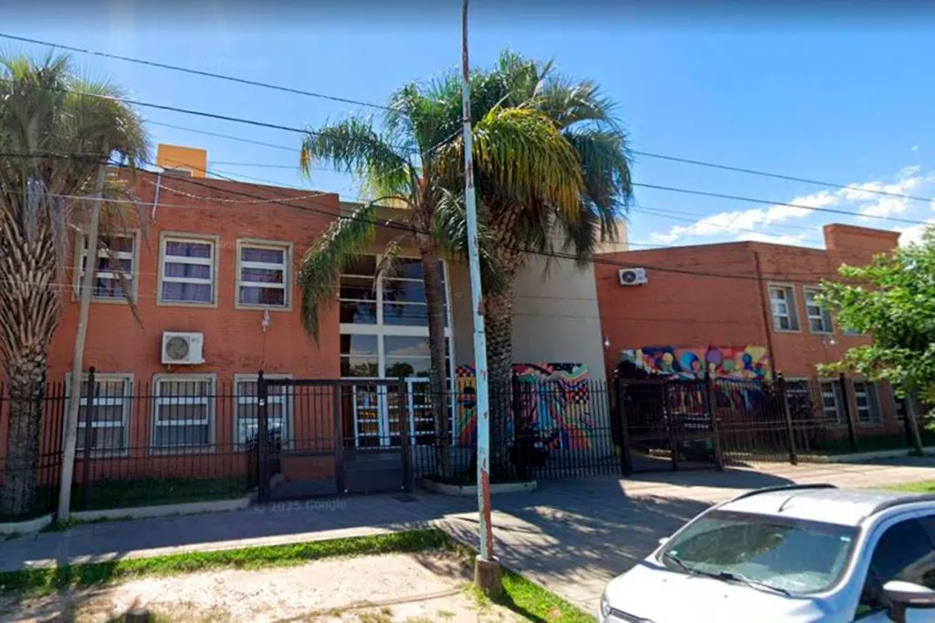 Tras problemas de filtraciones, retoman las clases en la Escuela de Comercio N°2