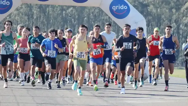 Triunfos de Colombo y Saucedo en los 5K en el Autódromo