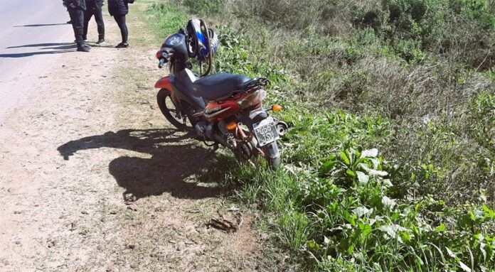 Una motocicleta atropelló a una mujer y a un niño en avenida Frondizzi