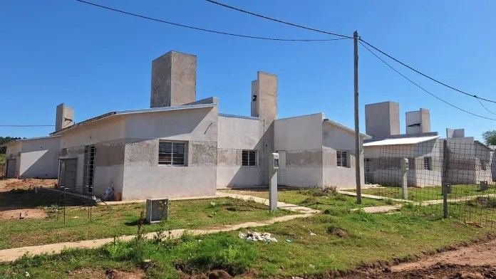 Viviendas: "Estamos reflotando proyectos que estaban detenidos en el tiempo", dijo Schonals