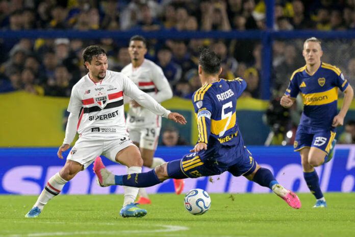 Boca pegó primero y viajará a Brasil con ventaja mínima