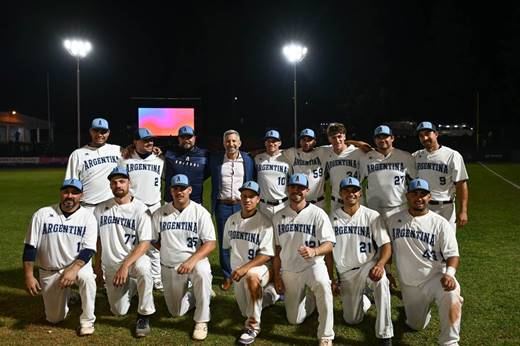 Frigerio acompañó a la selección Argentina de sóftbol en los juegos suramericanos
