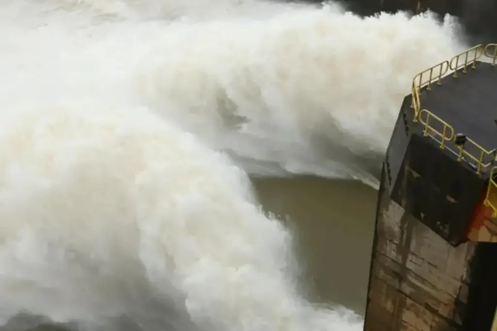 Abrieron el vertedero de Itaipú y se espera fuerte crecida del río Paraná