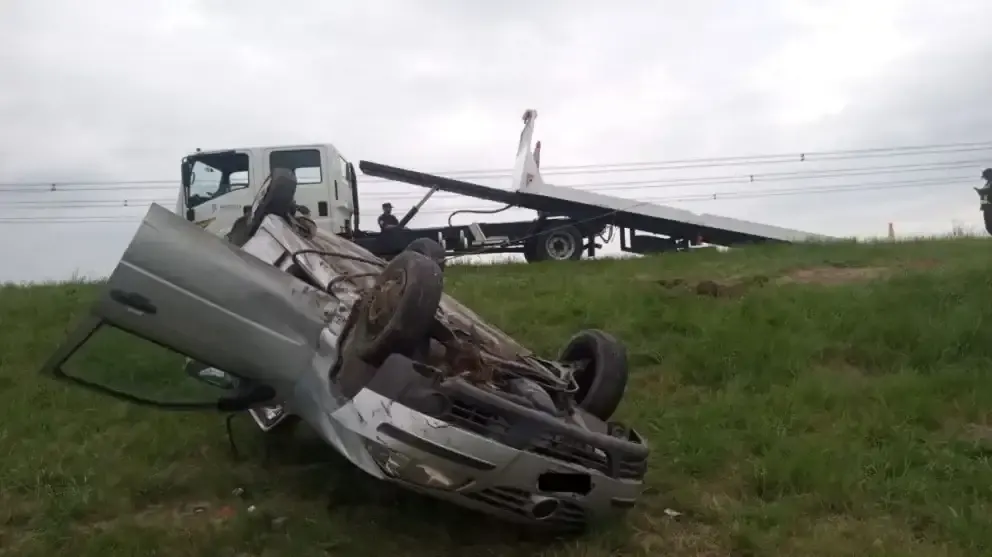 Accidente en la Ruta 14: volcó un auto con cuatro personas que regresaban del Mundial de Canotaje